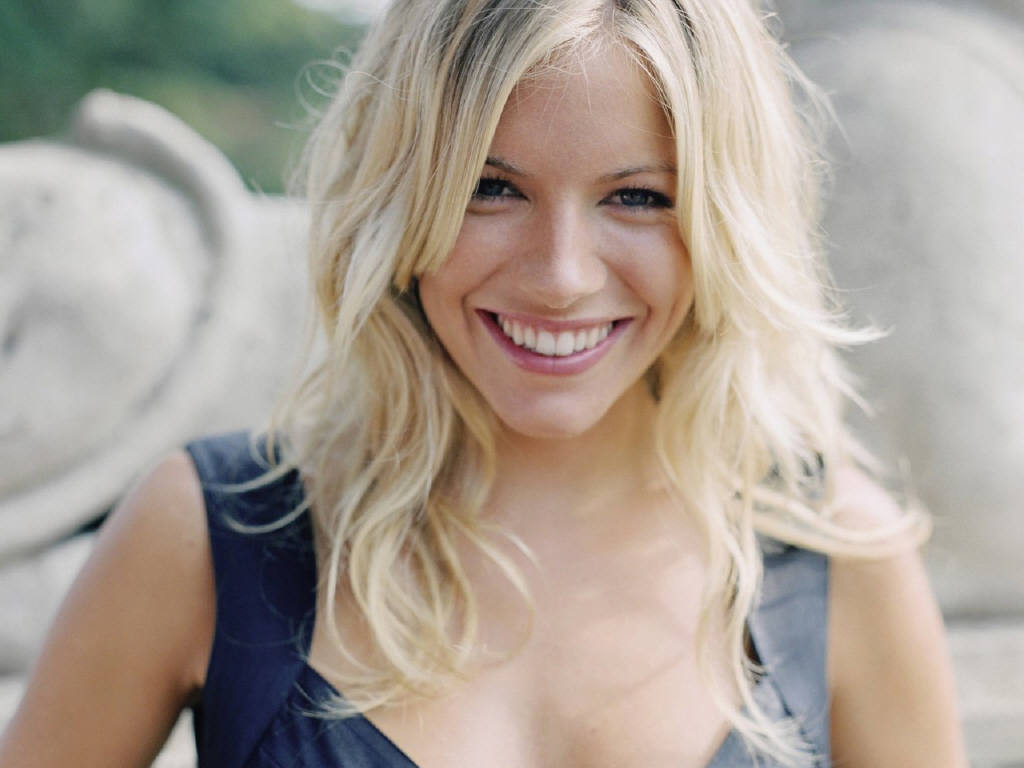 Sienna Miller leaked wallpapers