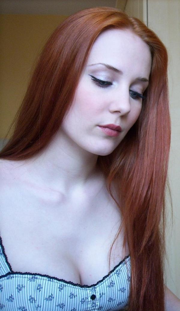 Simone Simons leaked wallpapers