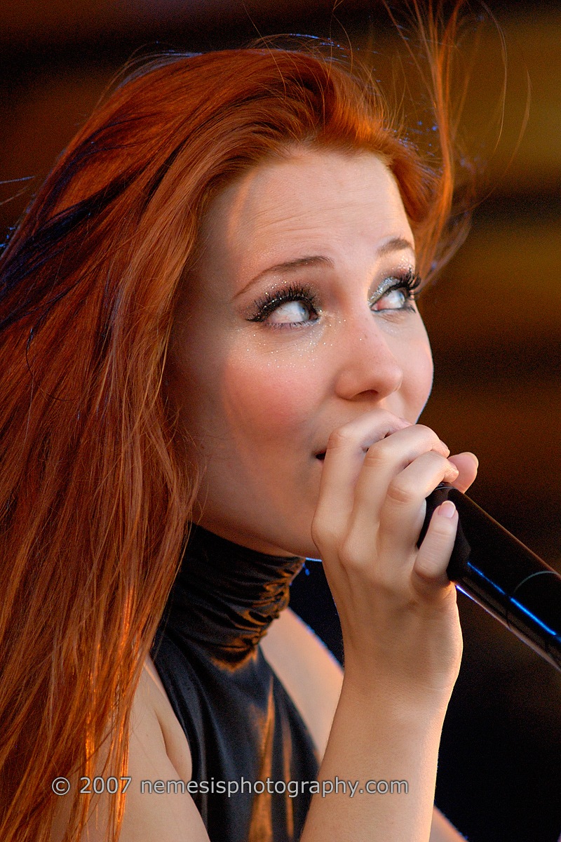 Simone Simons leaked wallpapers