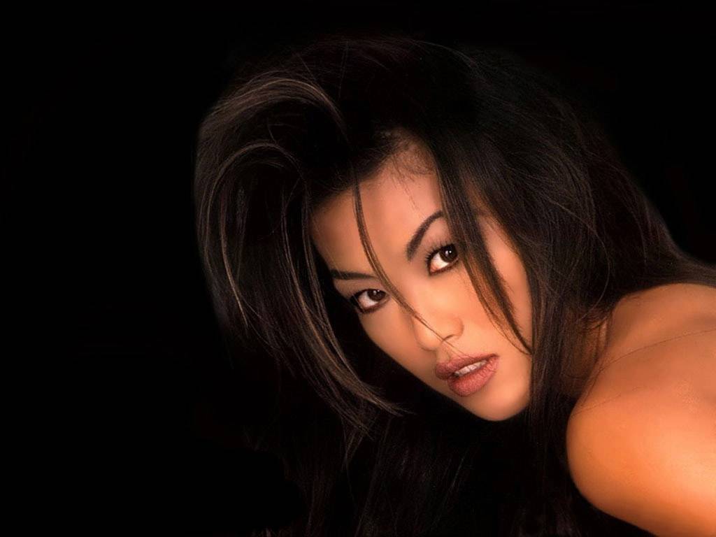 Sung Hi Lee leaked wallpapers