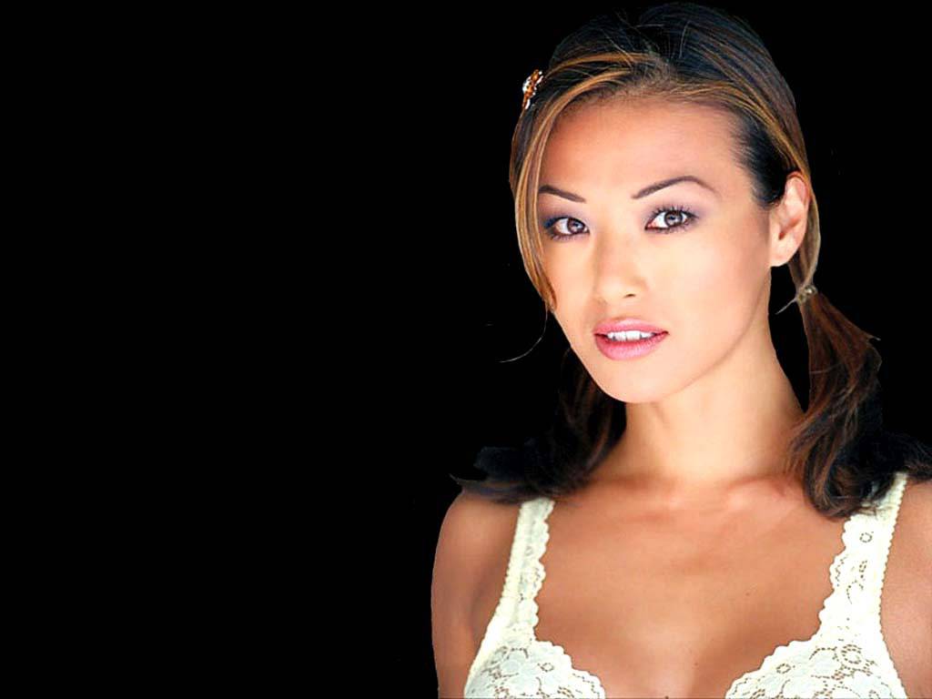 Sung Hi Lee leaked wallpapers