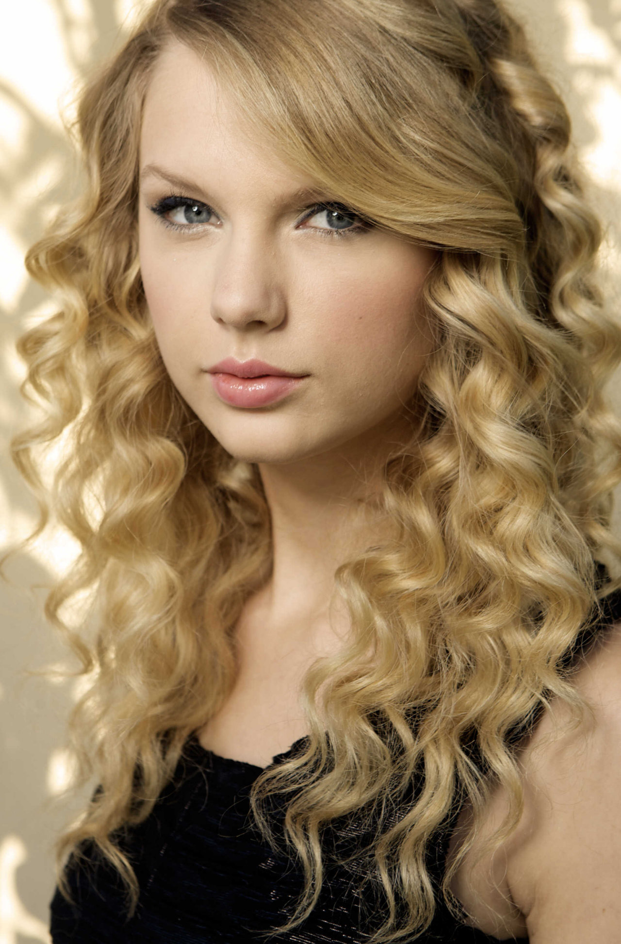 Taylor Swift leaked wallpapers