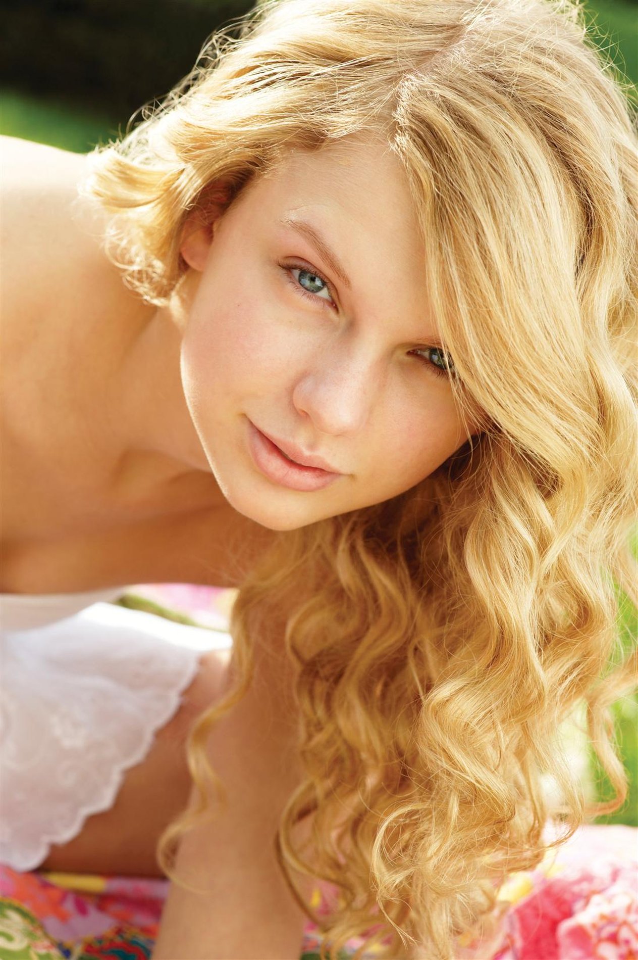 Taylor Swift leaked wallpapers