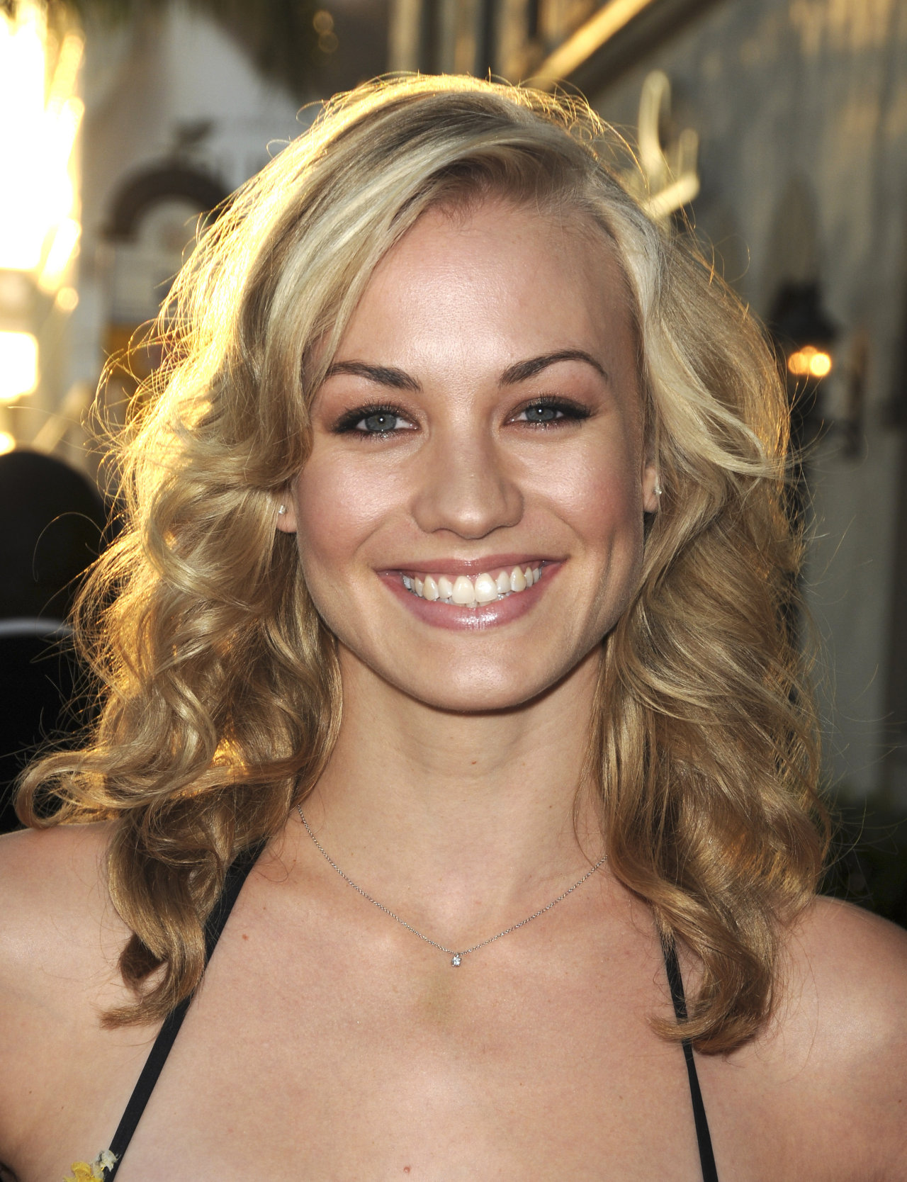 Yvonne Strahovski leaked wallpapers