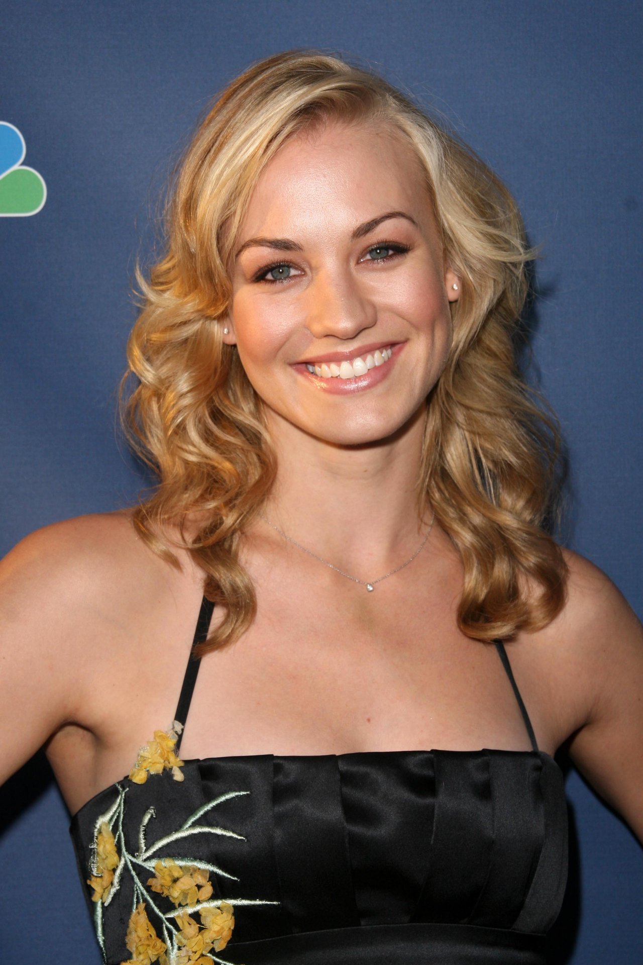 Yvonne Strahovski leaked wallpapers