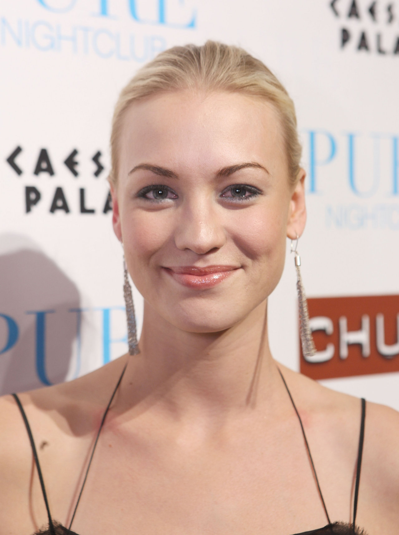 Yvonne Strahovski leaked wallpapers