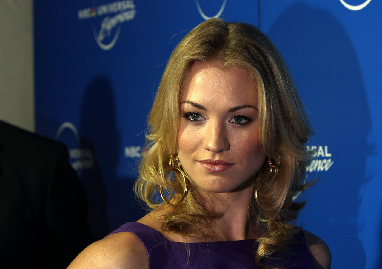 Yvonne Strahovski leaked wallpapers