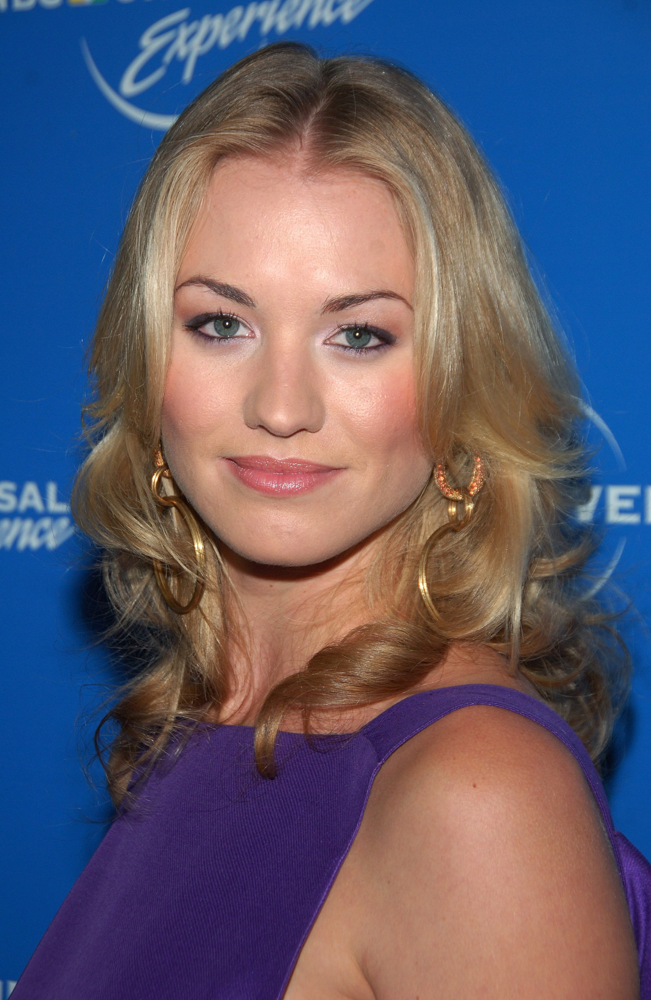 Yvonne Strahovski leaked wallpapers