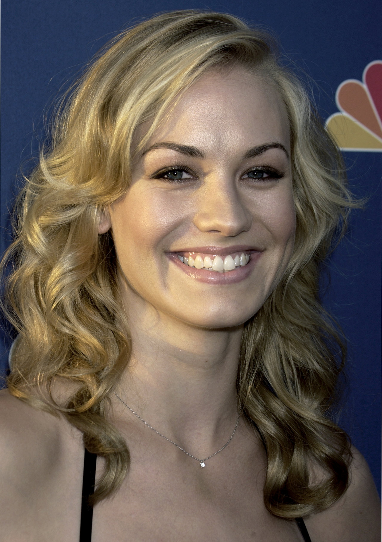 Yvonne Strahovski leaked wallpapers