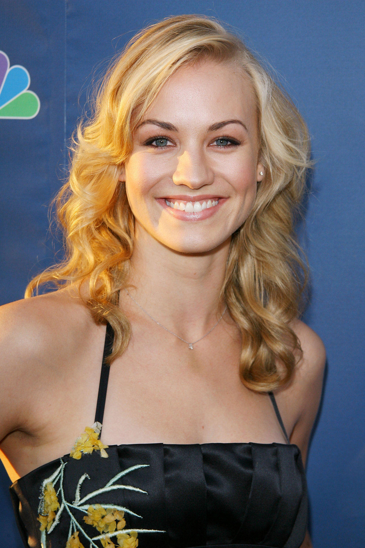 Yvonne Strahovski leaked wallpapers