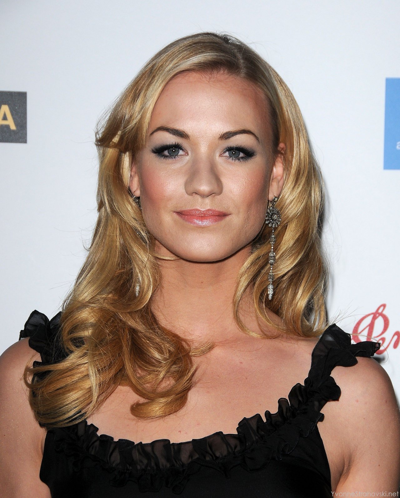 Yvonne Strahovski leaked wallpapers