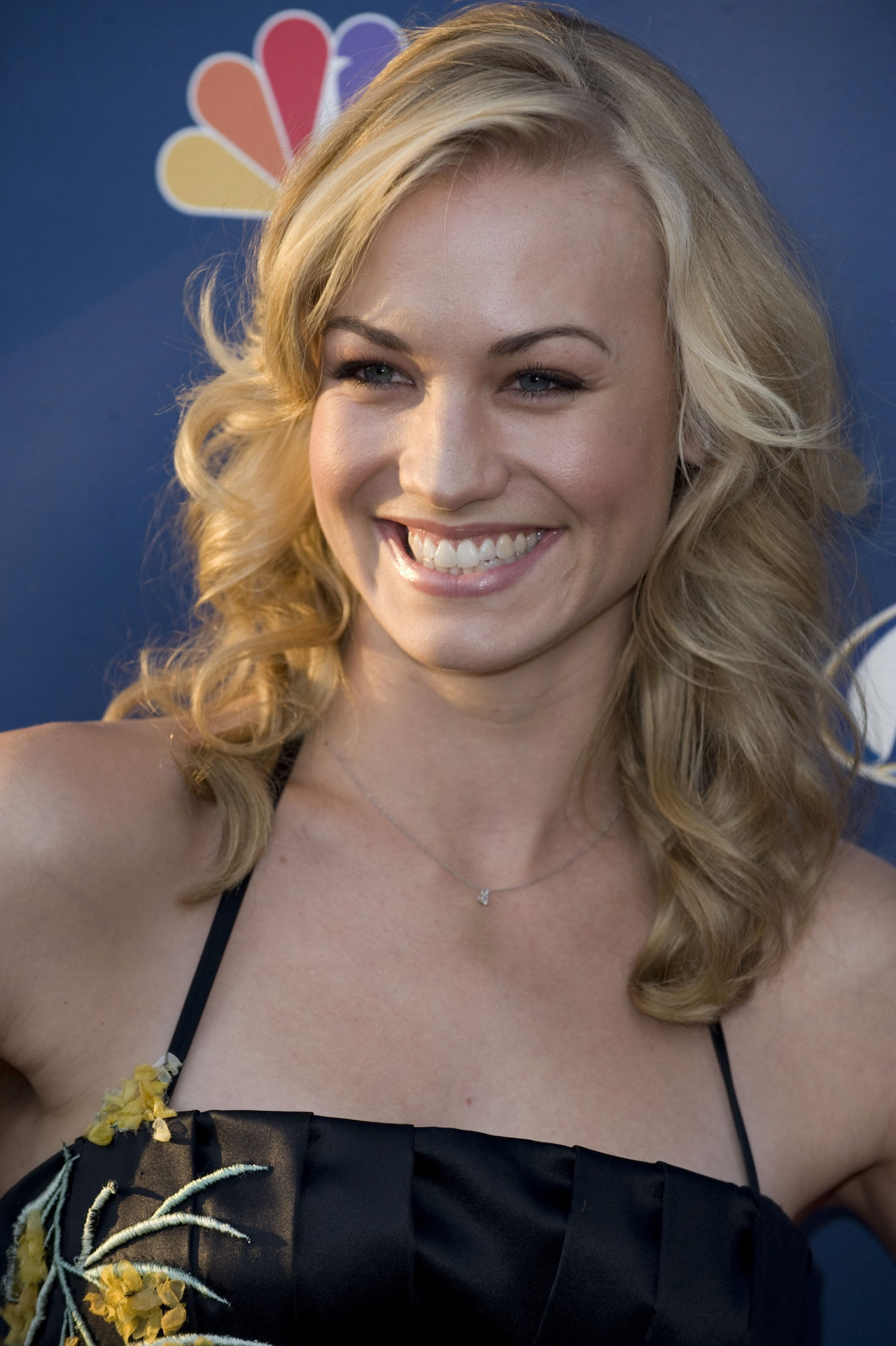 Yvonne Strahovski leaked wallpapers