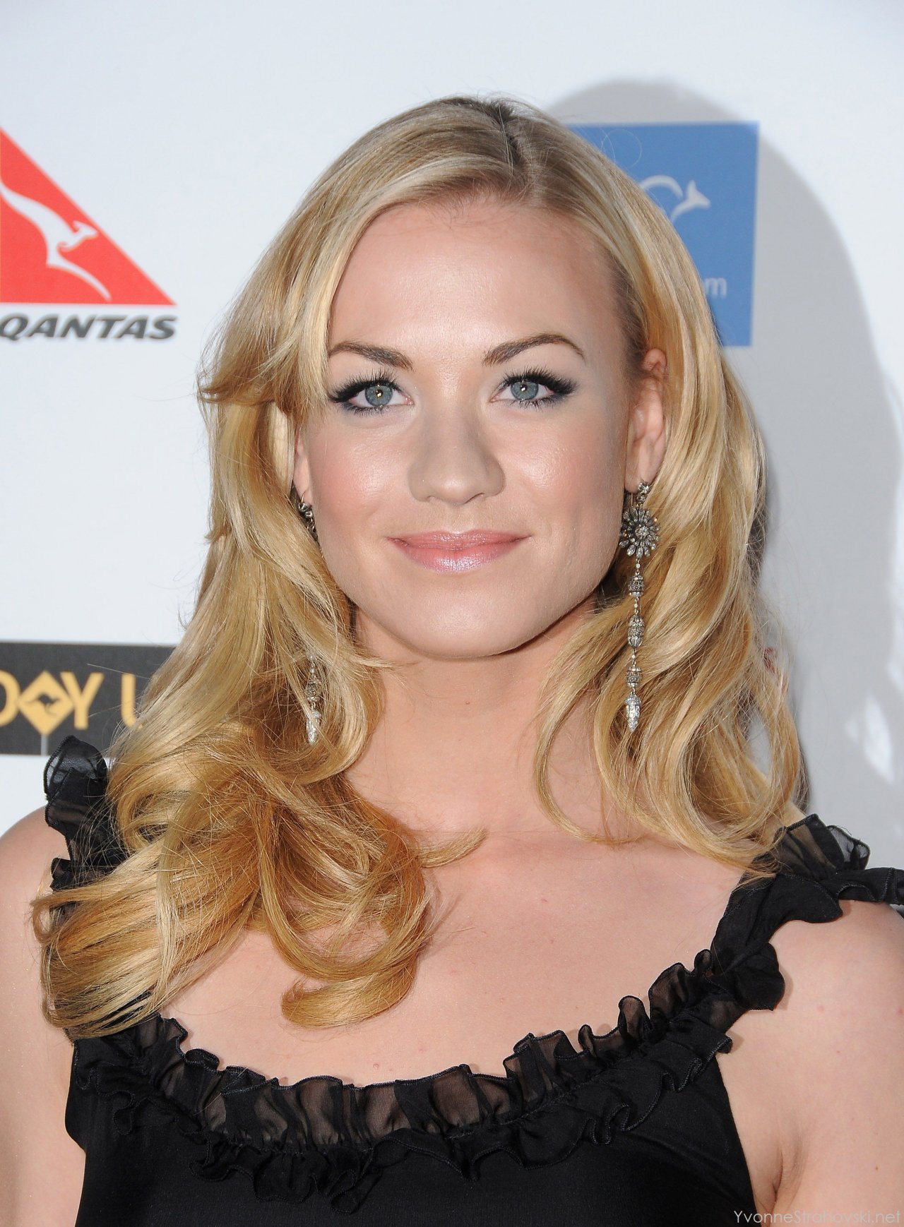 Yvonne Strahovski leaked wallpapers