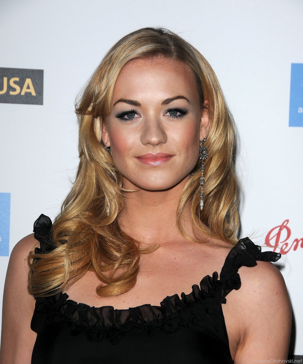 Yvonne Strahovski leaked wallpapers