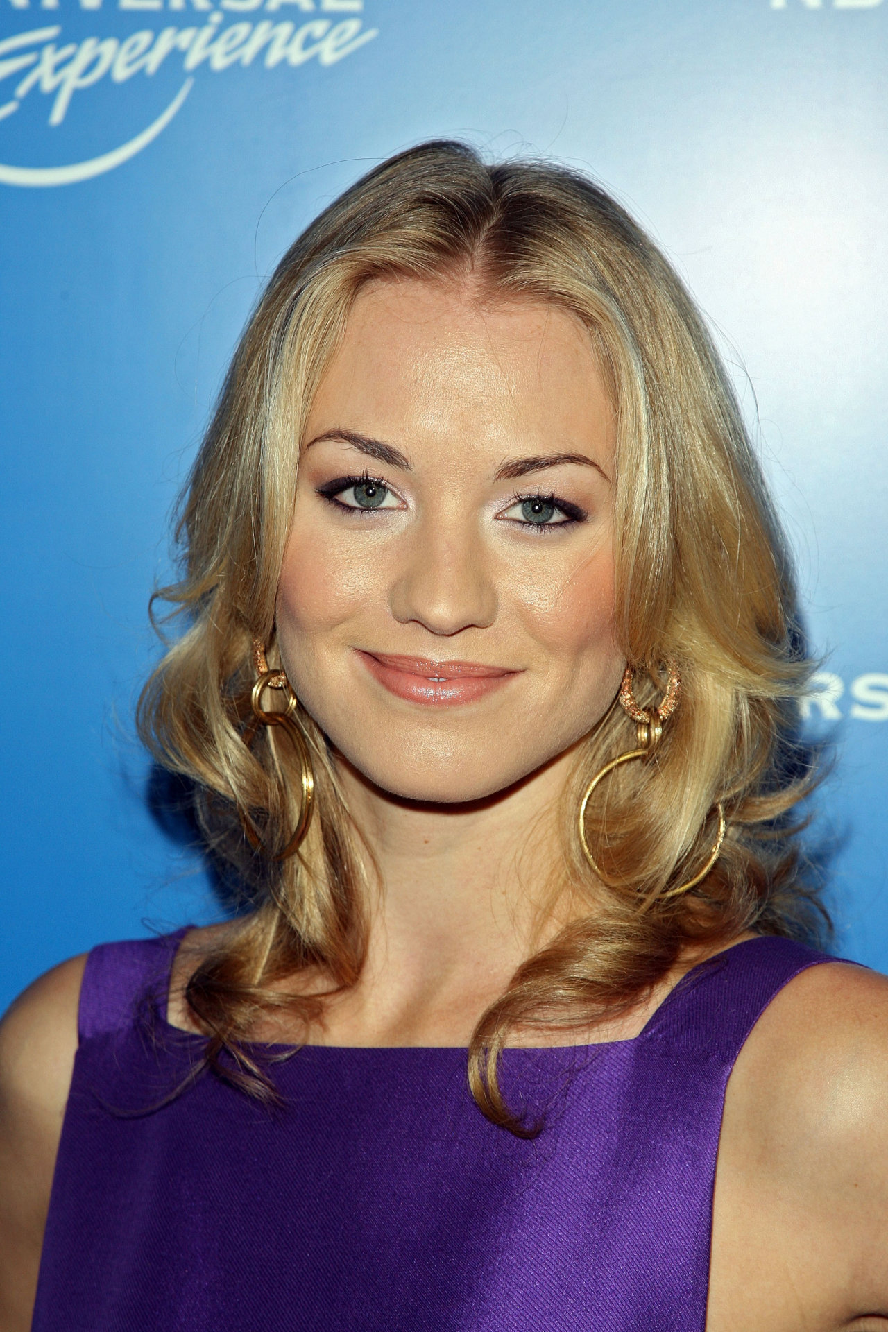 Yvonne Strahovski leaked wallpapers