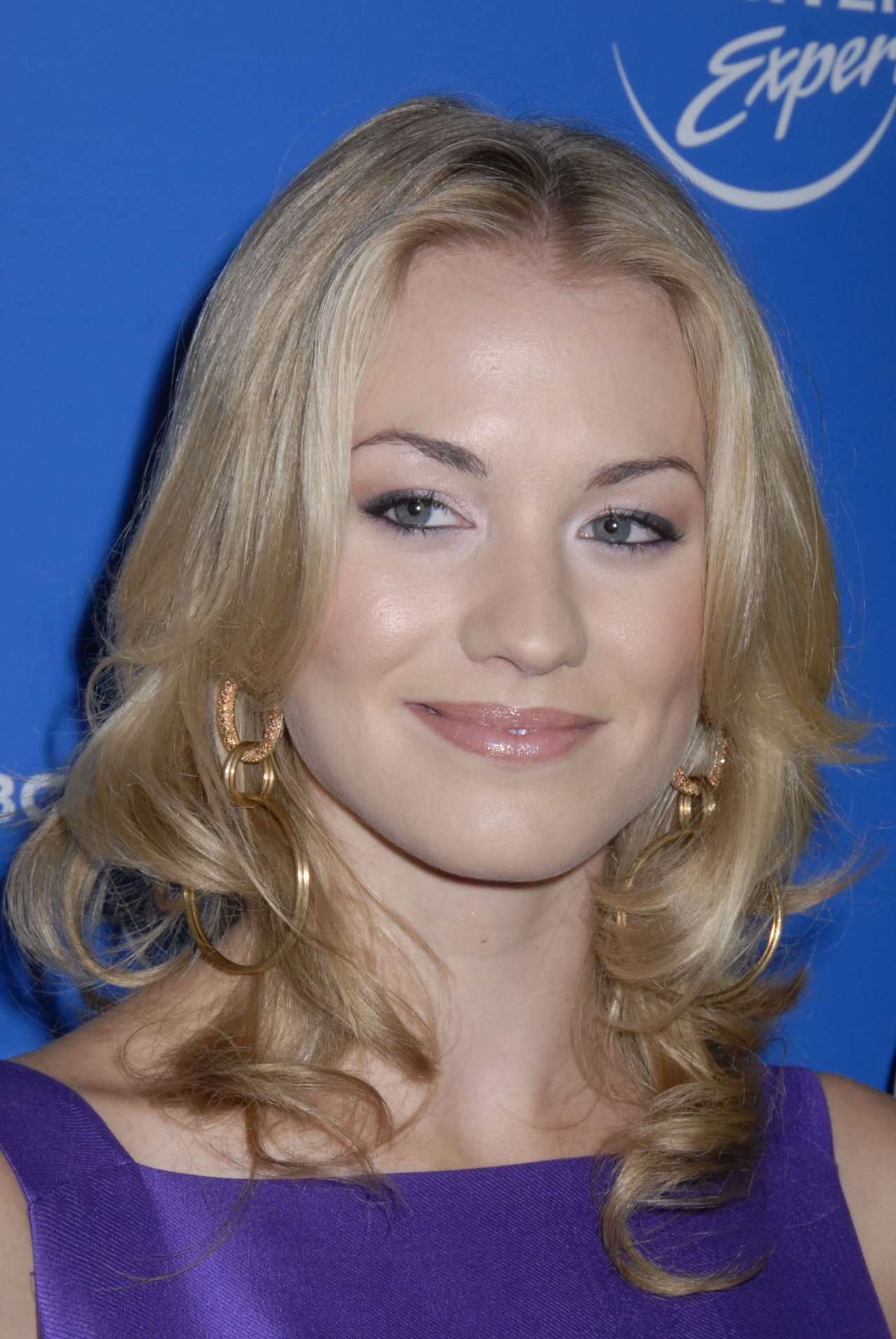 Yvonne Strahovski leaked wallpapers