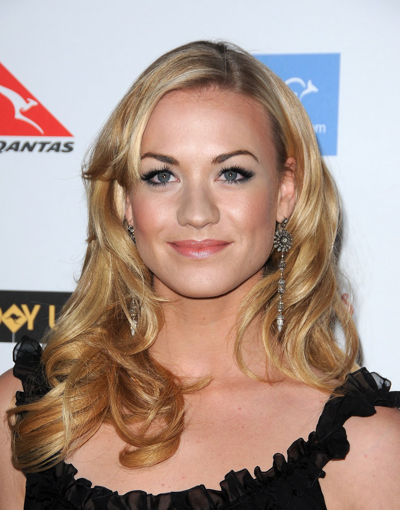 Yvonne Strahovski leaked wallpapers