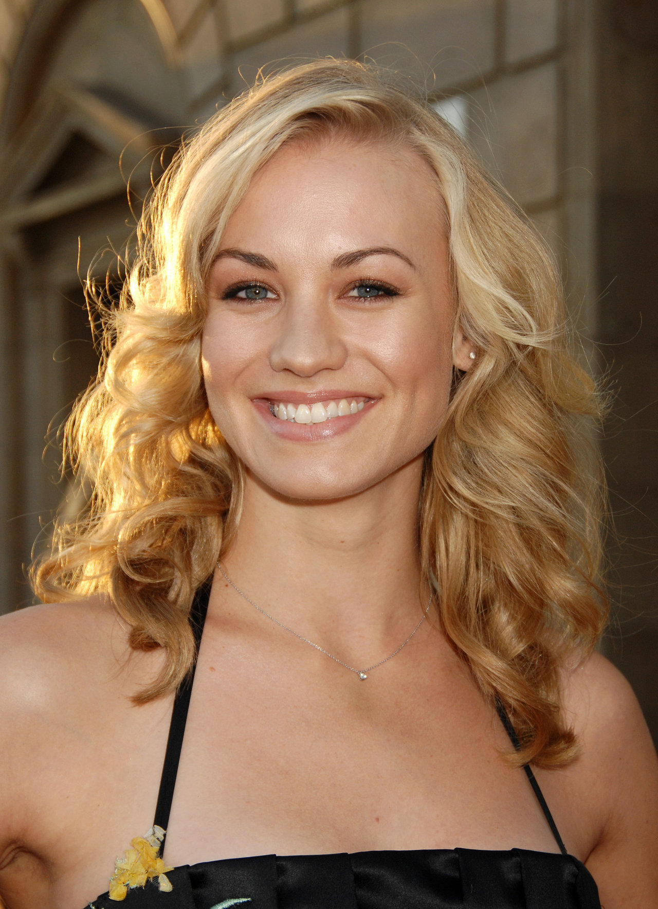 Yvonne Strahovski leaked wallpapers