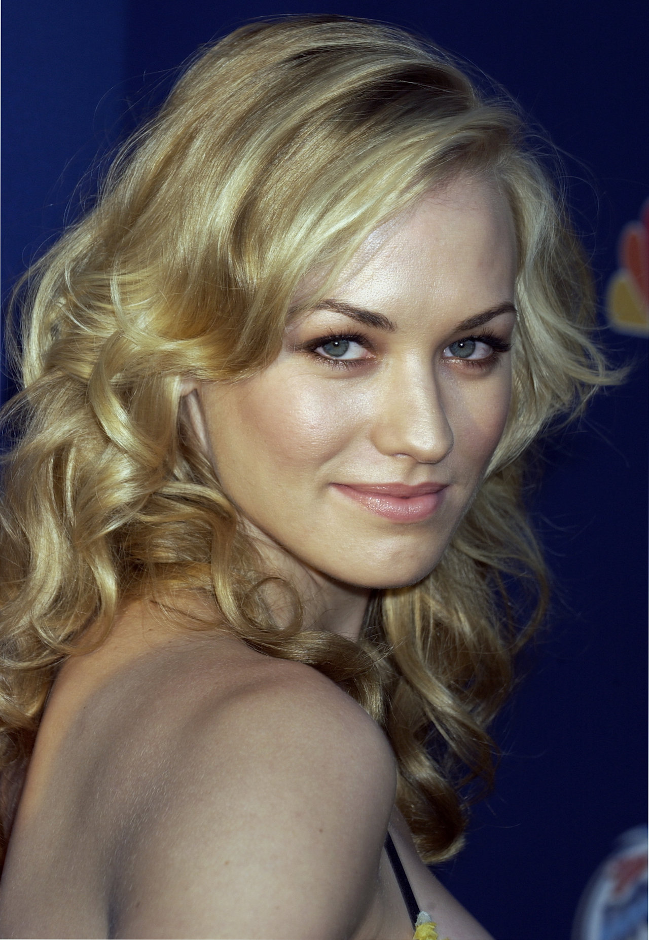 Yvonne Strahovski leaked wallpapers